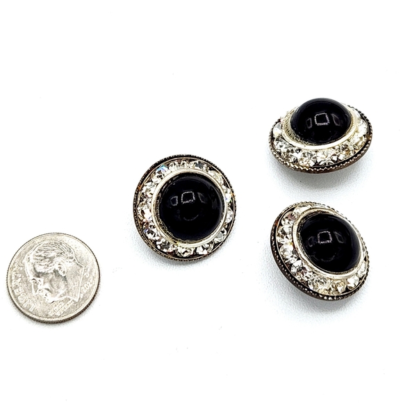 Thirty-Nine Assorted Antique And Vintage Rhinestone Buttons - Picture 15 of 16